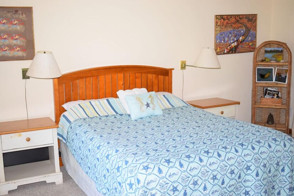 Queen Bedroom