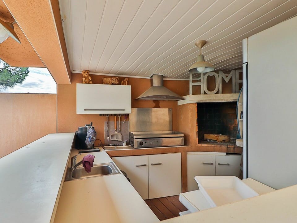 Cabinetry, Property, Countertop, Kitchen, Tap, Wood, Interior Design, Exhaust Hood, Living Room, Kitchen Appliance