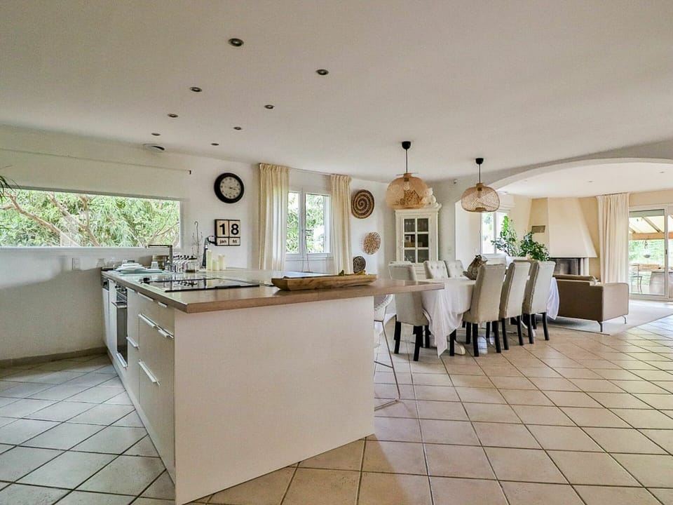 Plant, Window, Houseplant, Cabinetry, Chair, Table, Wood, Building, Lighting, Interior Design