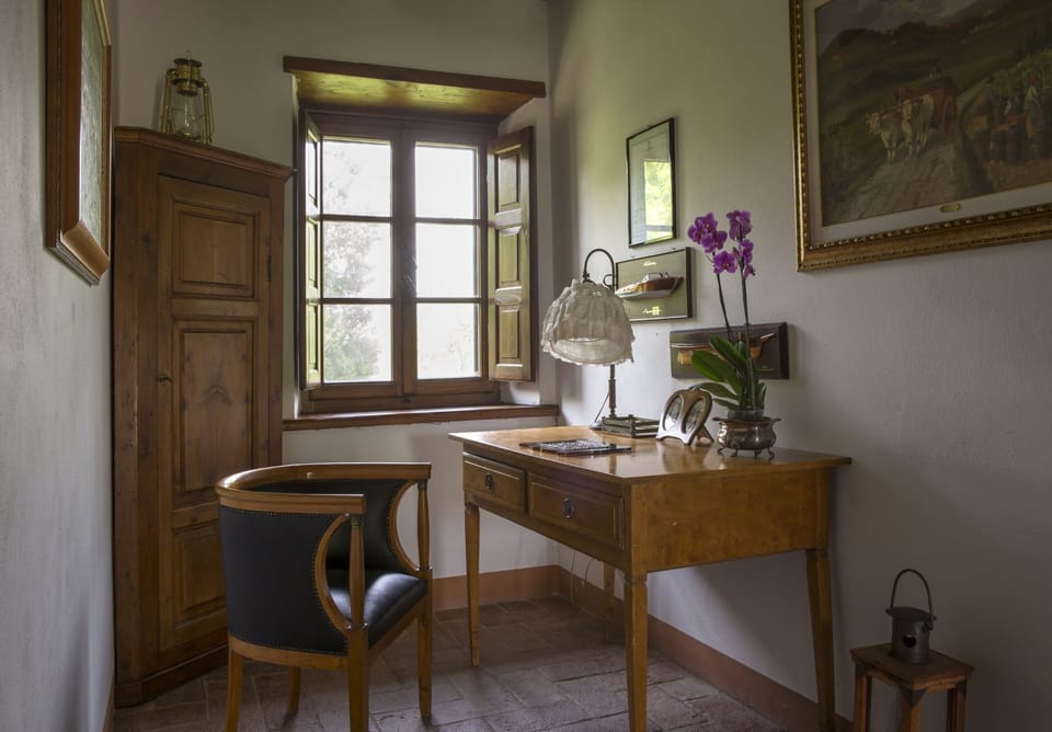 A small desk for anybody who needs to work while on holiday