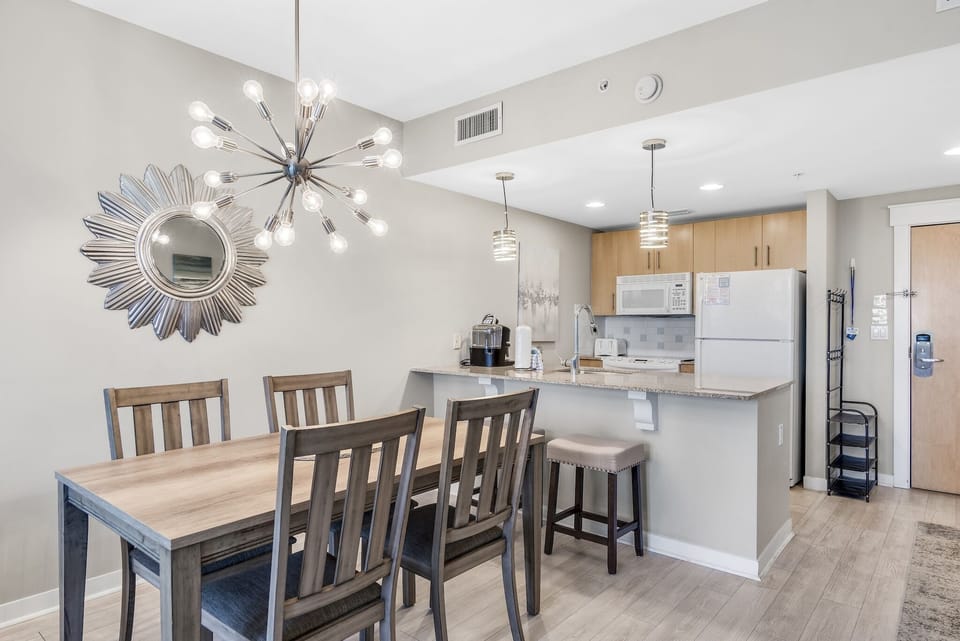 Dining Area & Kitchen