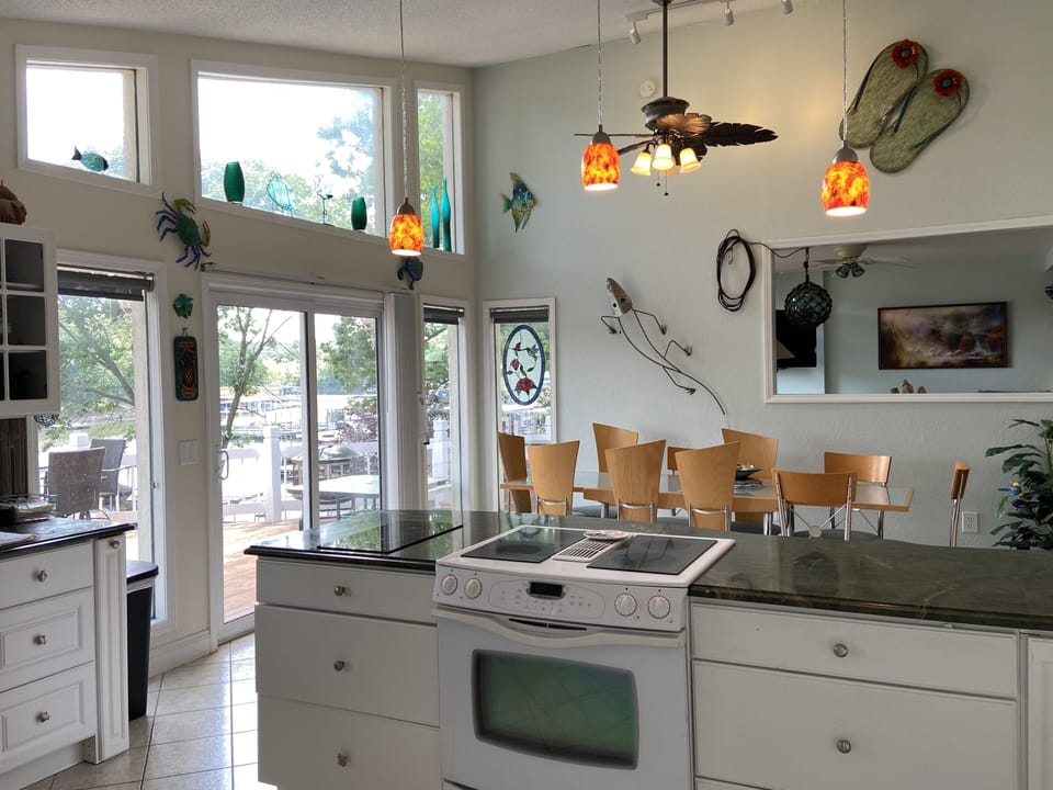 This is a gorgeous kitchen to cook in. 