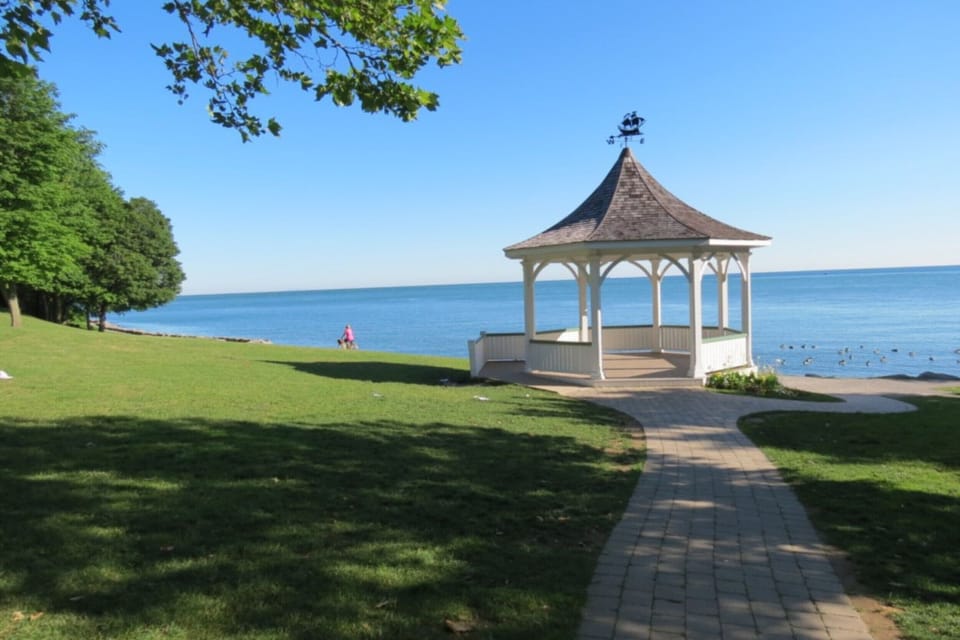 Gazebo overlooking Lake Ontario - Niagara-on-the-Lake.JPG