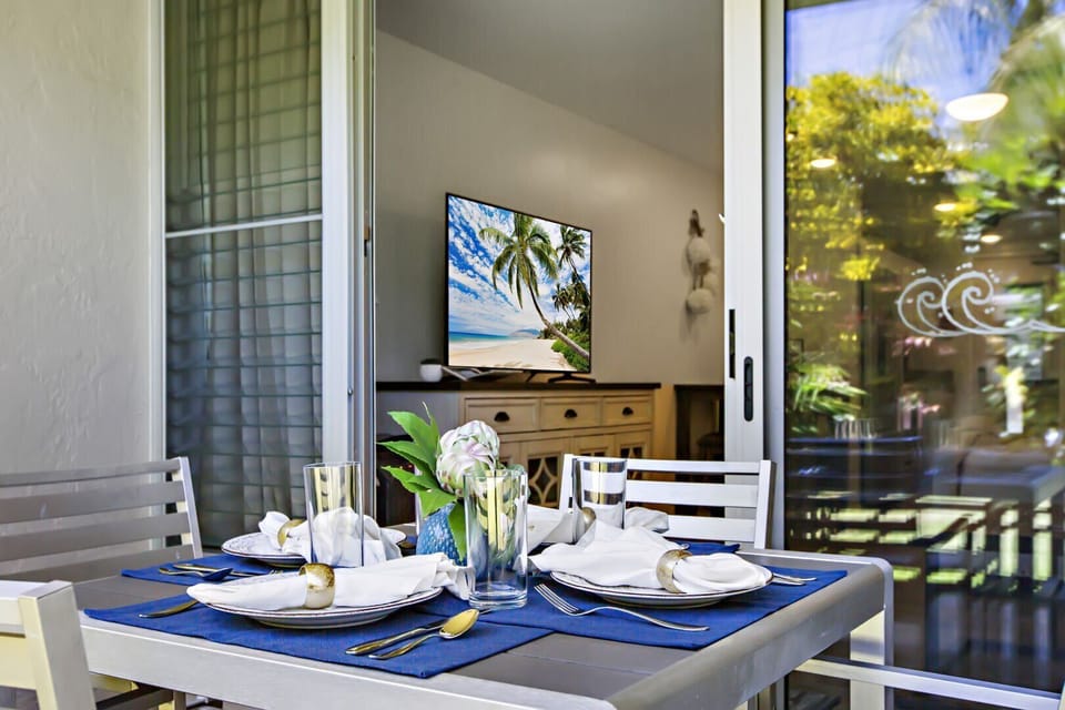 Indoor/Outdoor living giving you all the Aloha vibes