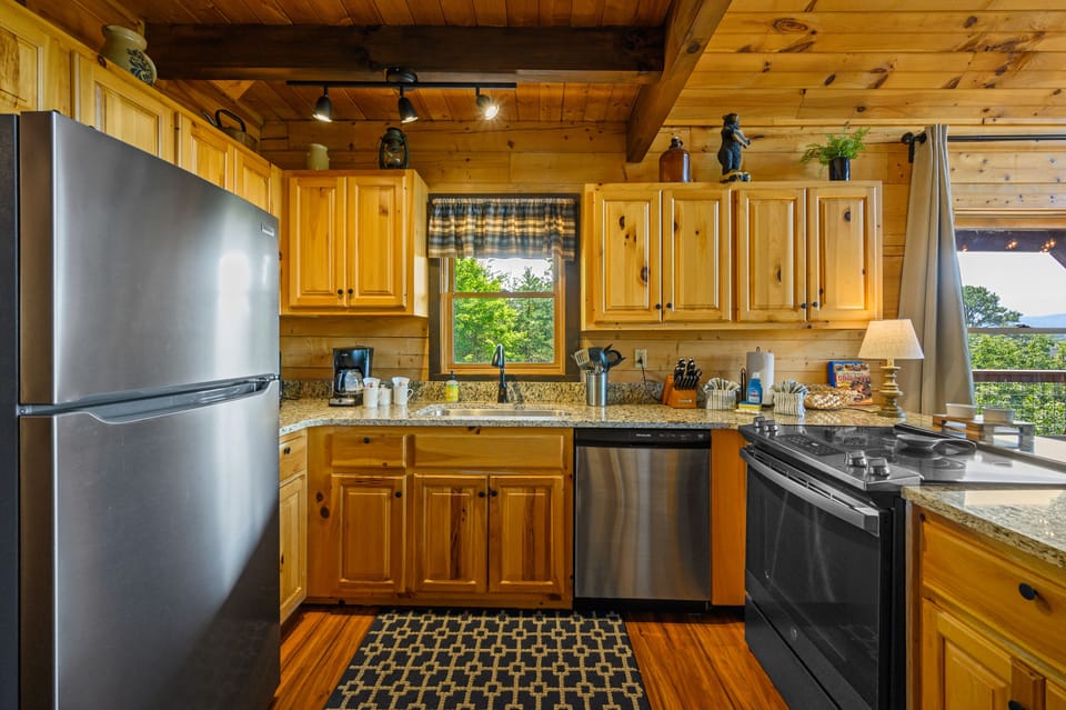 Comfortable kitchen with everything you need to make your favorite meals.