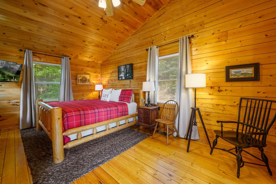 Upper level master bedroom with king bed, 43" smart TV, full bath and jacuzzi.