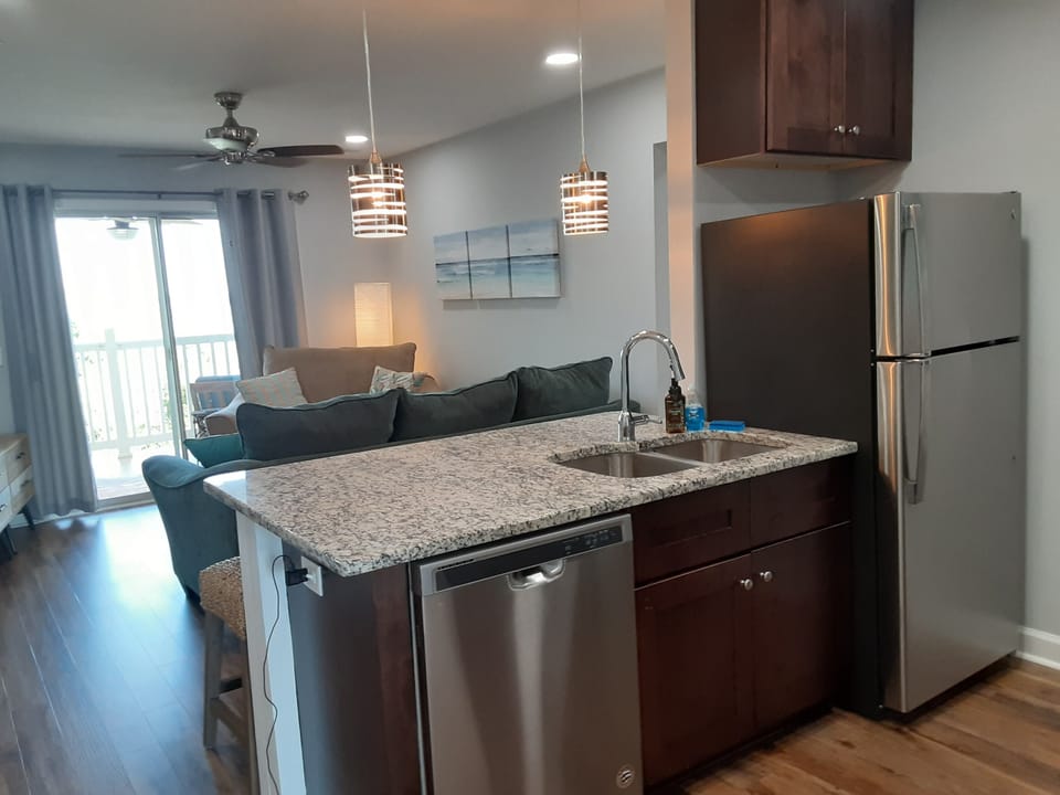 full kitchen 
