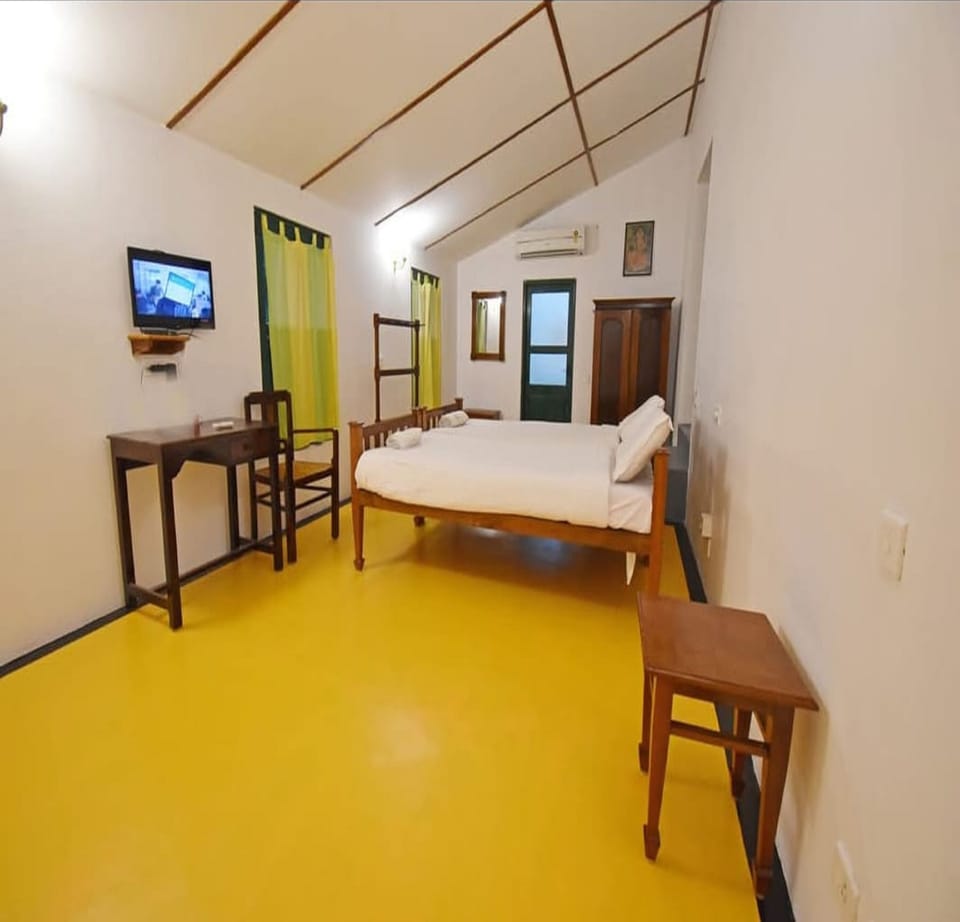 Deluxe Room | Premium bedding, desk, WiFi (free), bed sheets
