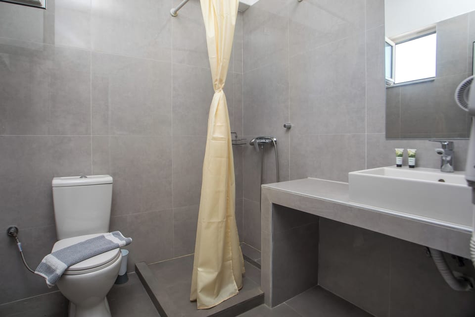 Shower, towels