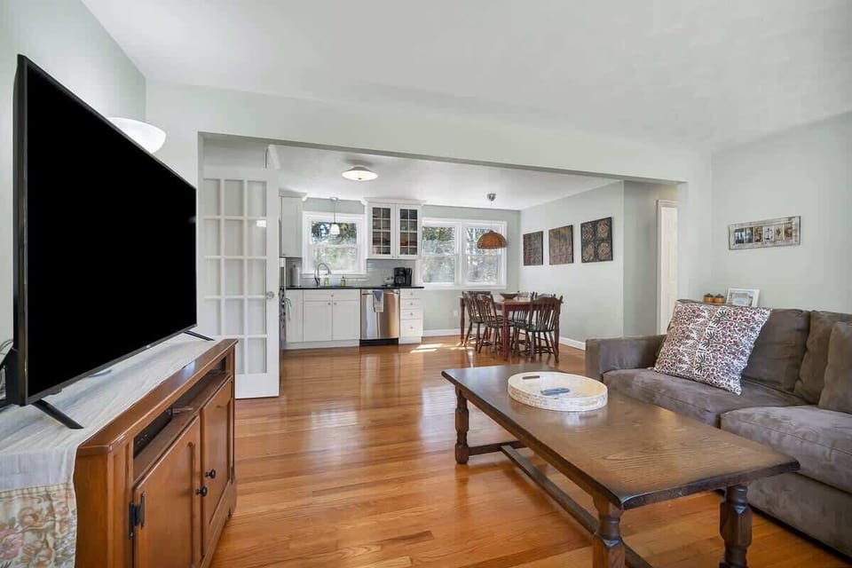 Open Concept Livingroom, Dinning Area, and Kitchen