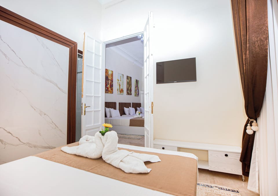 Family Suite | Hypo-allergenic bedding, minibar, in-room safe, individually decorated