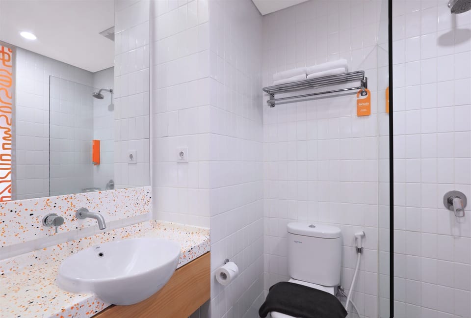 Superior Double Room, City View | Bathroom | Shower, slippers, bidet, towels