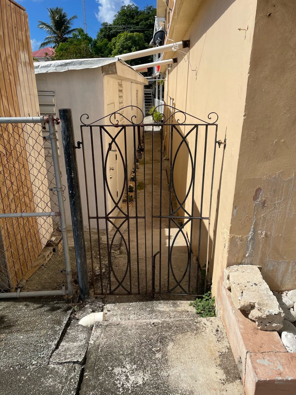 Gate