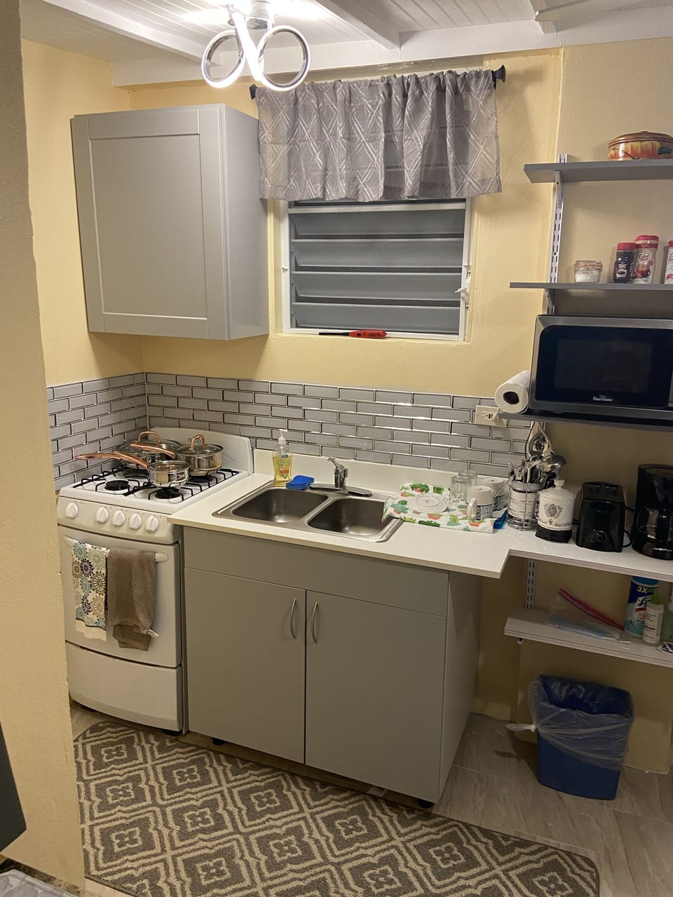 Full kitchen 
