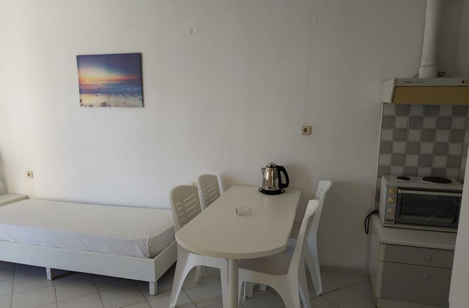 Apartment, 1 Bedroom, Balcony | Dining