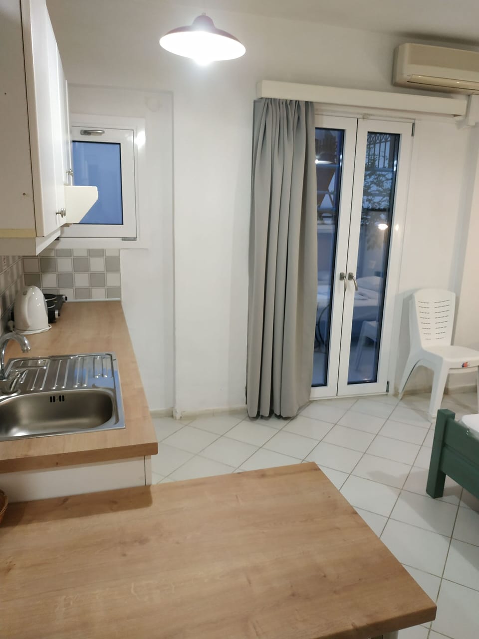 Studio, 1 Bedroom, Patio | Private kitchen | Cookware/dishes/utensils