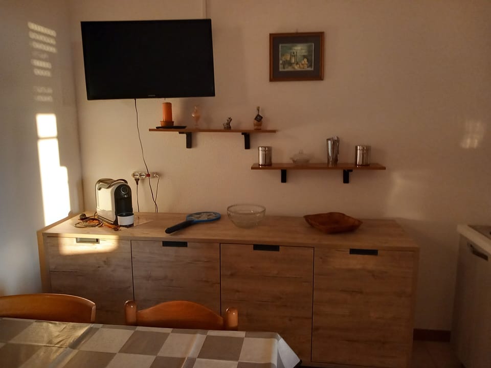 Apartment, 2 Bedrooms, Smoking, Balcony | Interior