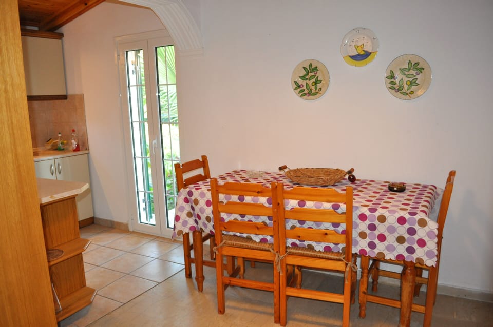 House, 3 Bedrooms, Smoking, Patio | Interior
