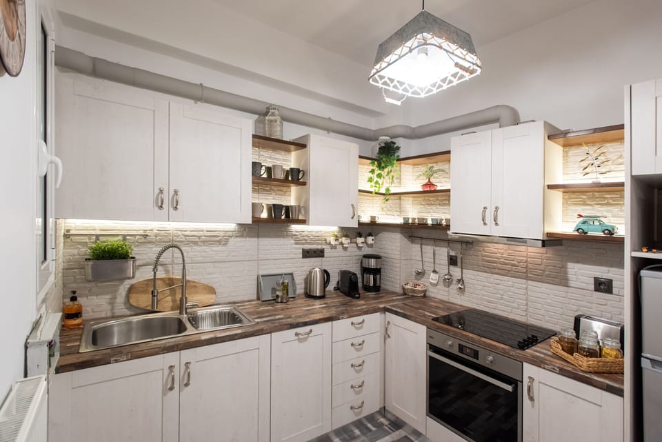 Romantic Apartment | Private kitchen | Full-size fridge, oven, stovetop, dishwasher