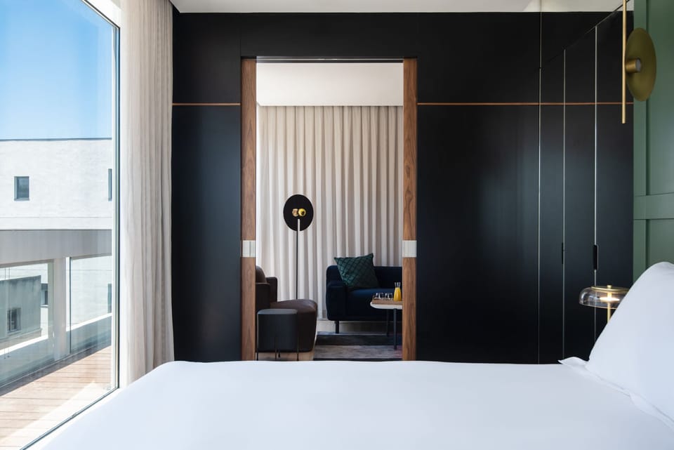 Executive Suite | Egyptian cotton sheets, premium bedding, in-room safe