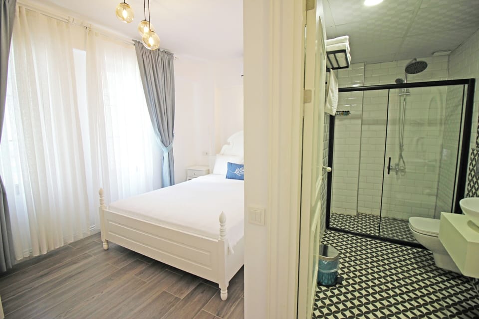 Standard Double Room | Free WiFi, bed sheets