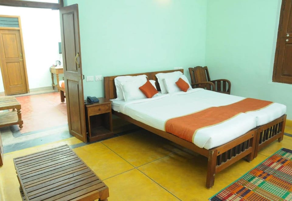 Deluxe Double Room | Rollaway beds (surcharge), WiFi (free), bed sheets