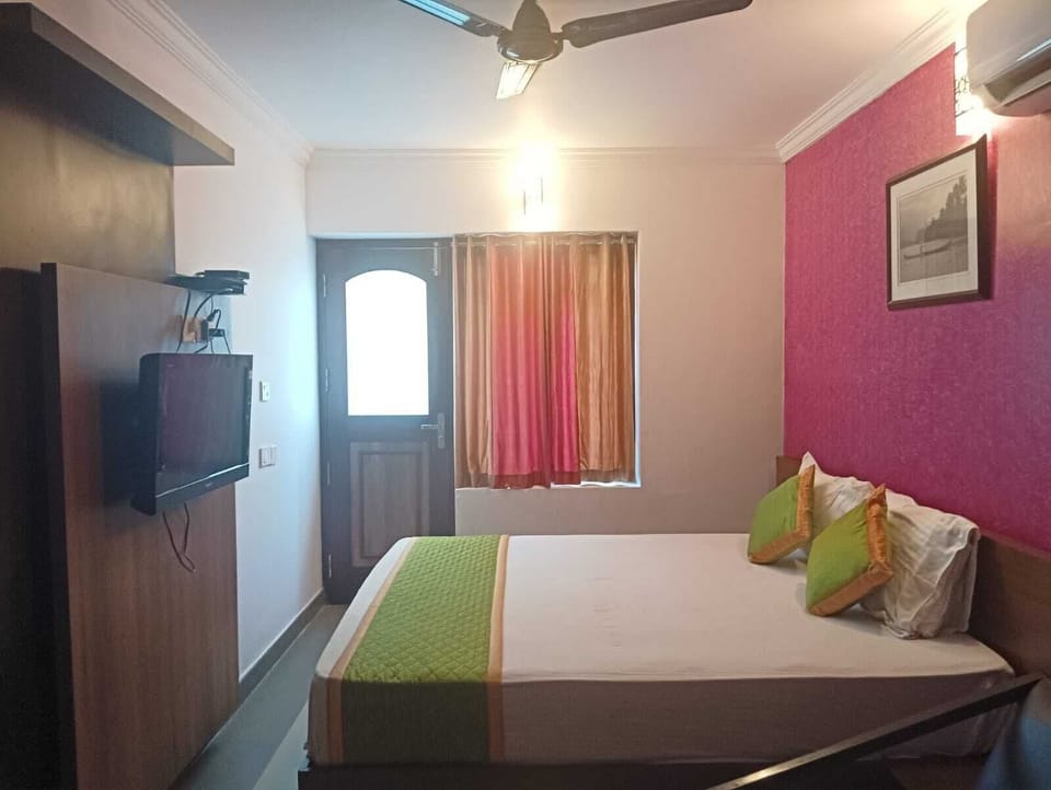 Deluxe Double Room, City View | Free WiFi, bed sheets