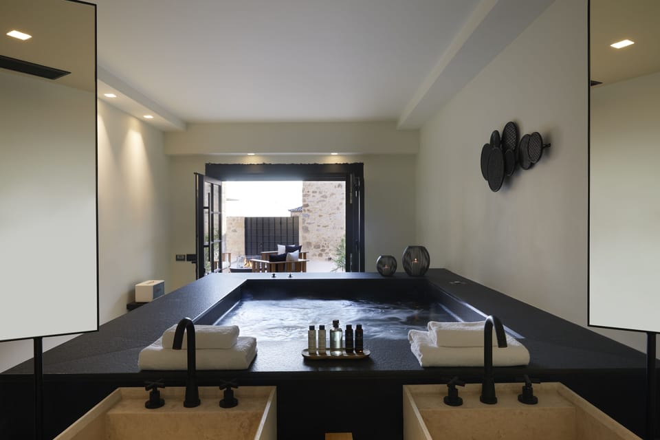 Deluxe Villa | Private spa tub