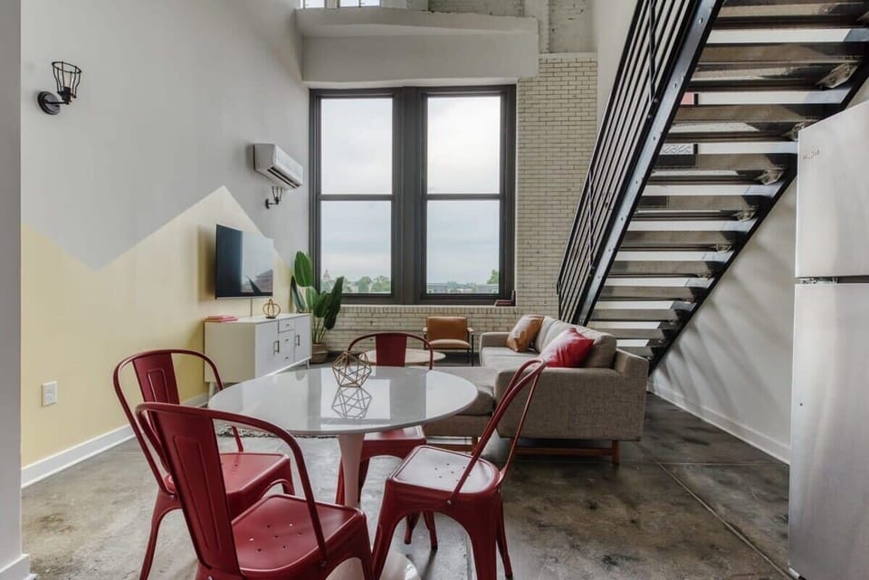 Dining area sits 4