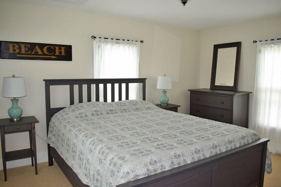 The cozy queen bedroom 