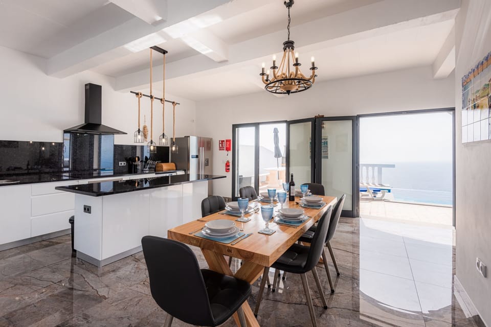 Kitchen Diner with sea view
