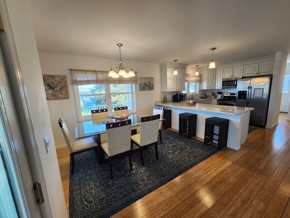 Sunset View - Spacious open floor plan