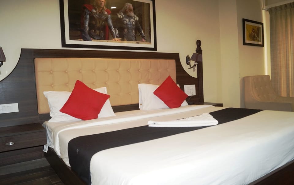 Deluxe Double Room | Hypo-allergenic bedding, iron/ironing board, rollaway beds, bed sheets