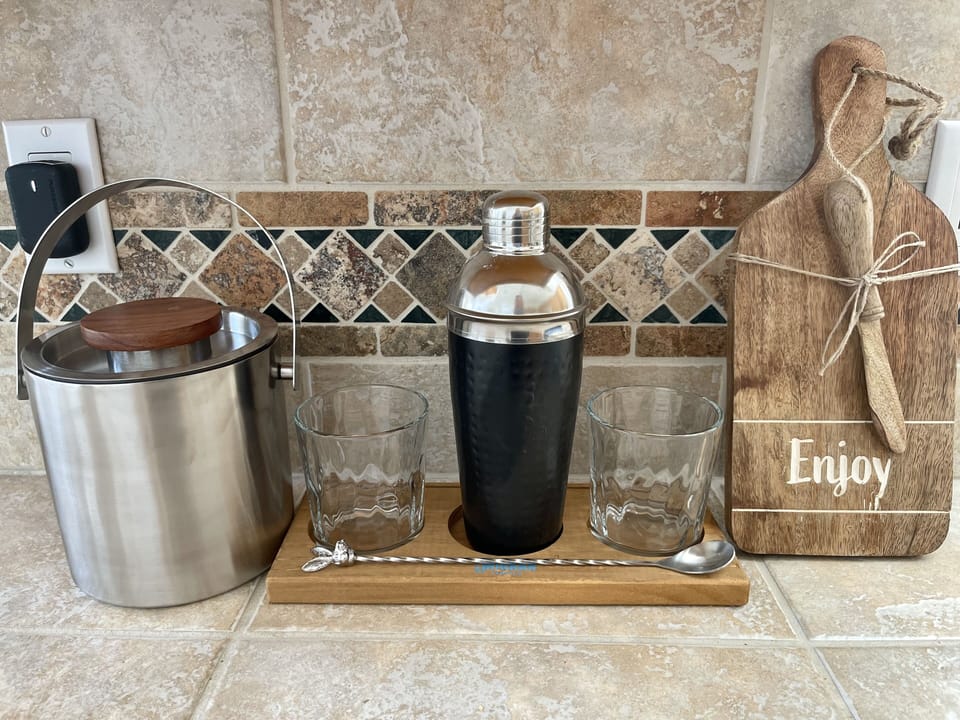 Bar Area for mixing your favorite drink 🥃
