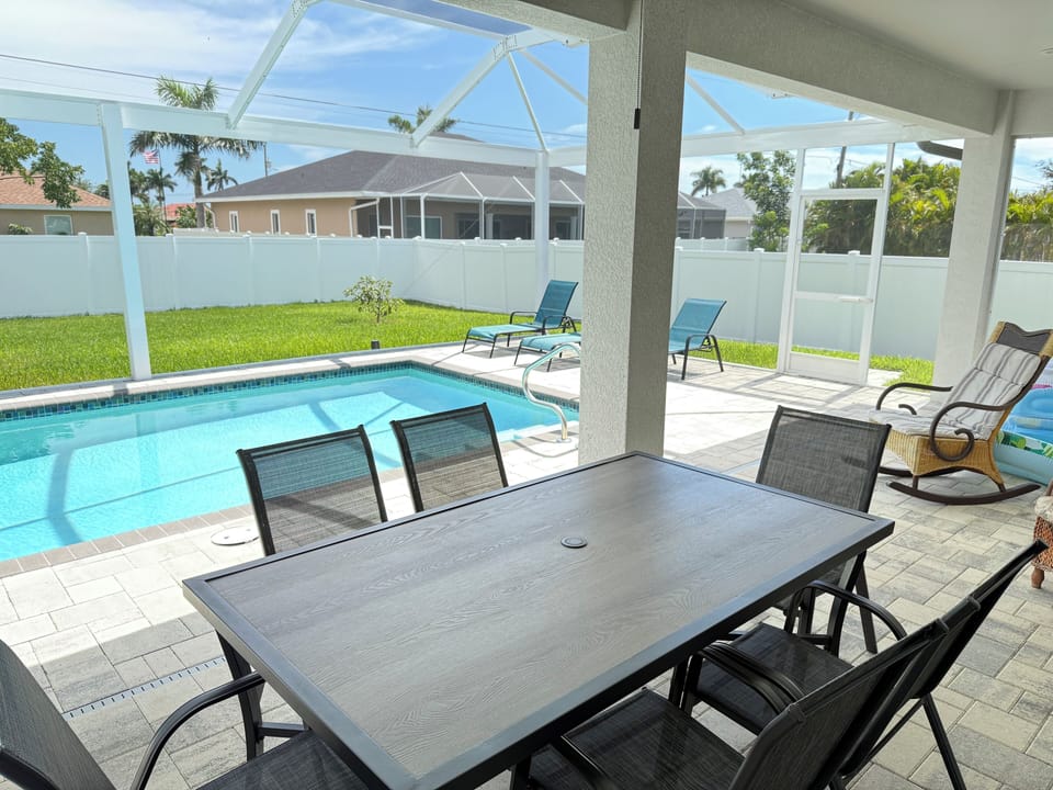 Lanai with Heated Pool!!