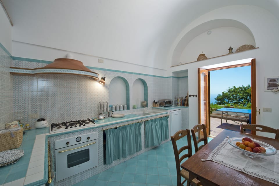 Comfort House | Private kitchen | Oven, stovetop, dishwasher, cookware/dishes/utensils