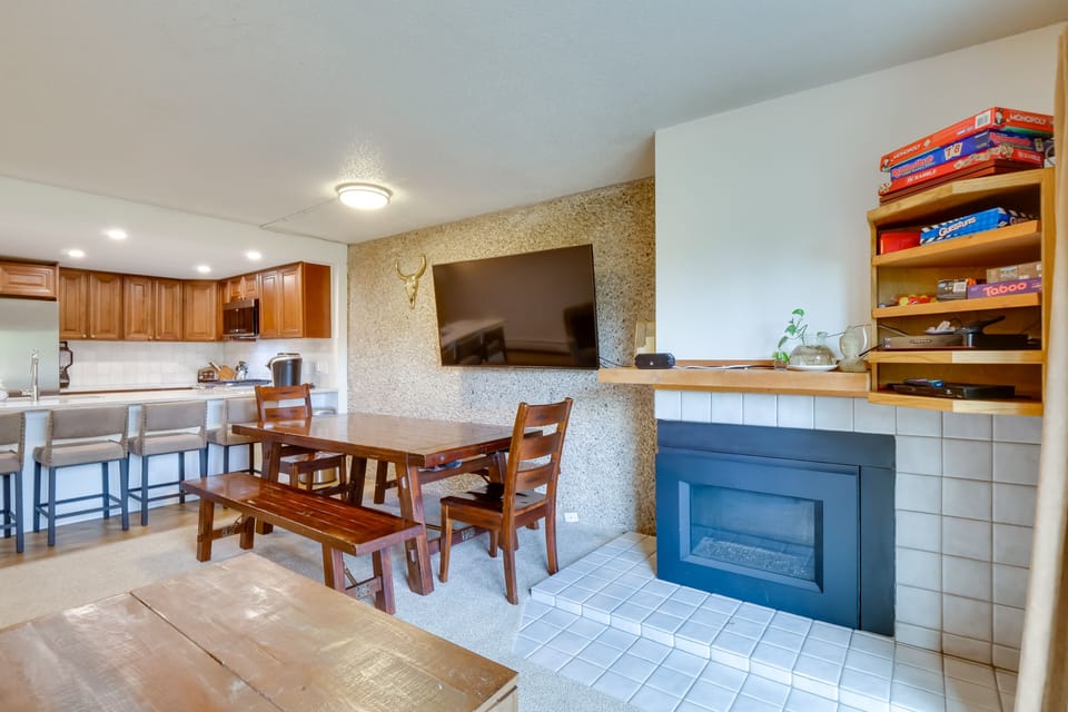 Living Room | Free WiFi | Sleeper Sofa