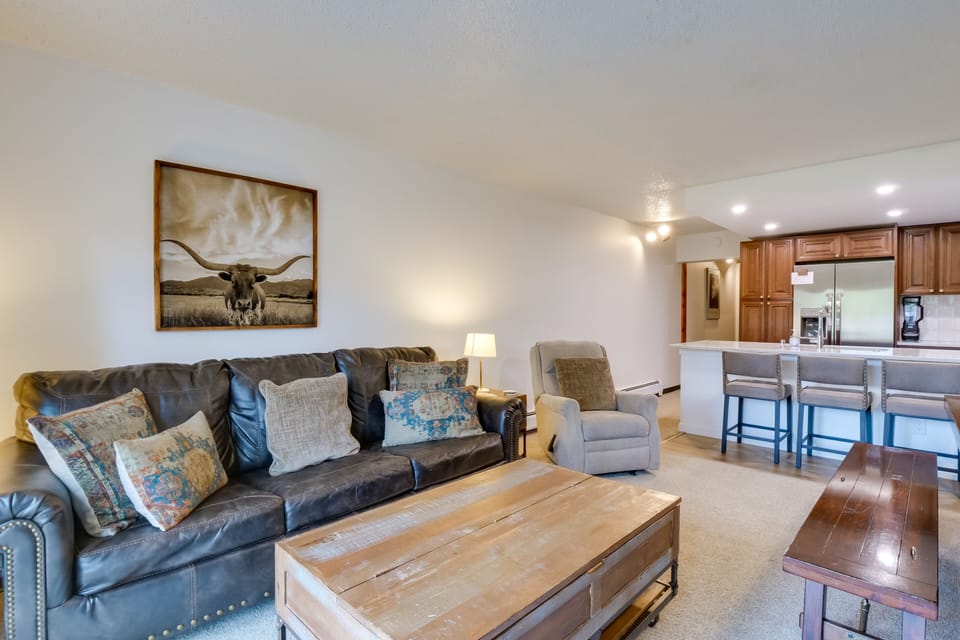 Living Room | 1st Floor | Smart TV w/ Cable/Satellite | Gas Fireplace