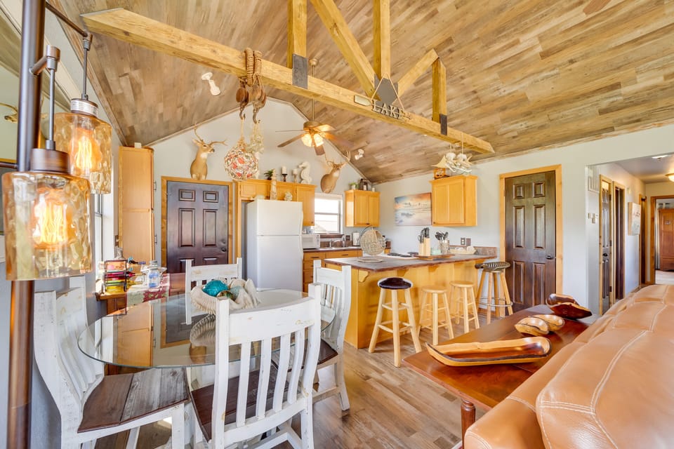 Dining Area | Dishware & Flatware Provided