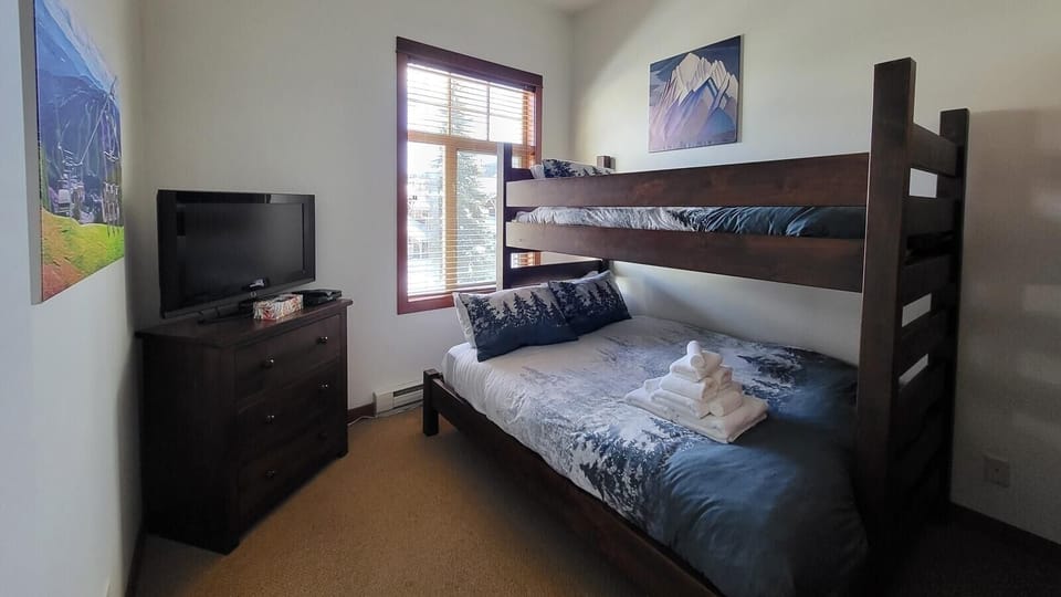 Condo, 2 Bedrooms | 2 bedrooms, iron/ironing board, WiFi (free)