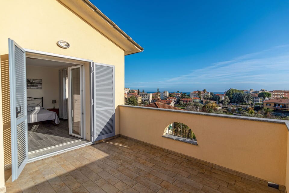 Balcony / Terrace / Patio