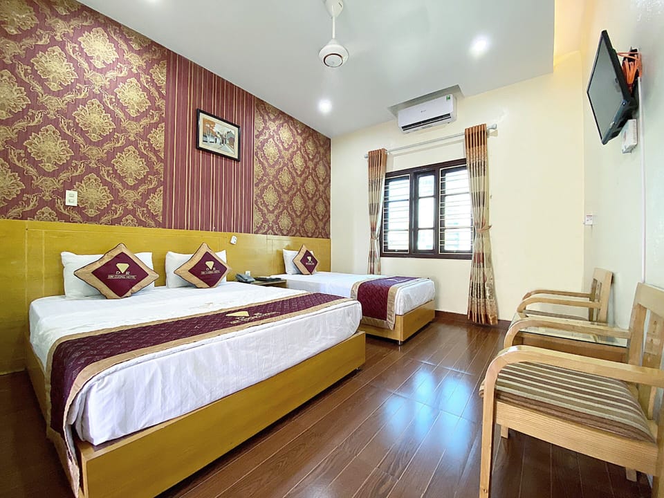 Triple Room | Minibar, in-room safe, desk, blackout drapes