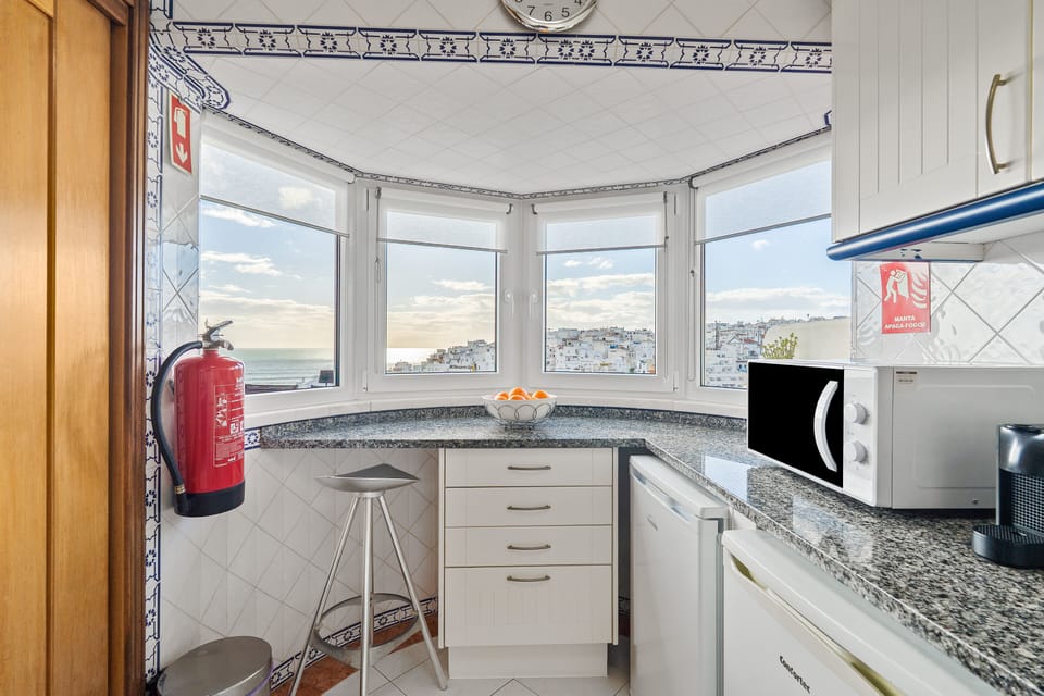 Kitchen or kitchenette,City view,Sea view