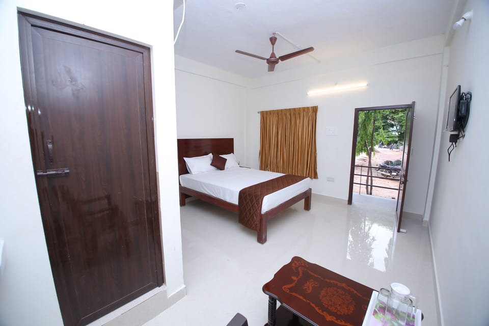 Egyptian cotton sheets, premium bedding, free rollaway beds, free WiFi