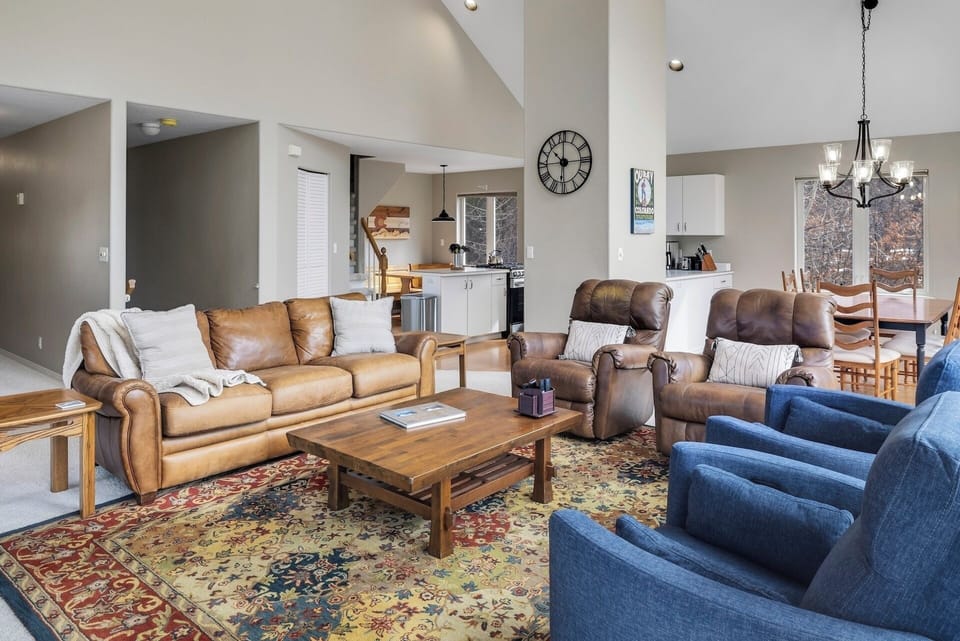 177 Blue living2