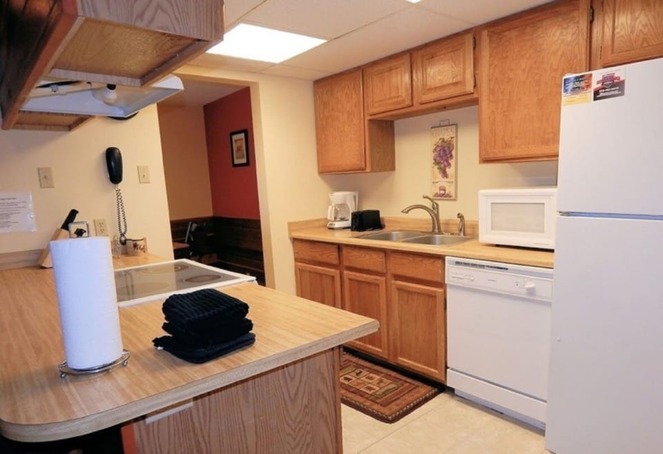 Superior Townhome, 2 Bedrooms, Mountainside | Private kitchen | Full-size fridge, microwave, oven, dishwasher