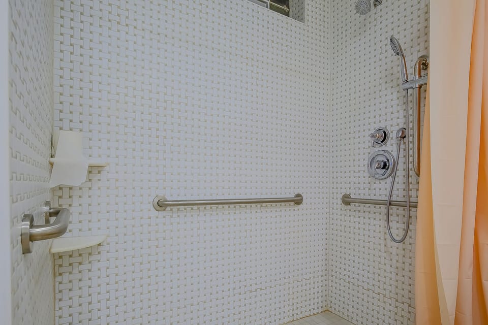 Room, 1 King Bed, Accessible | Bathroom | Free toiletries