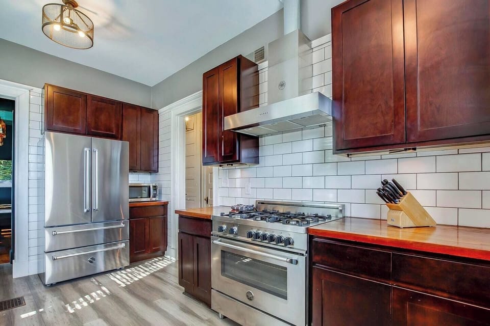Gourmet Kitchen with high end appliances. 