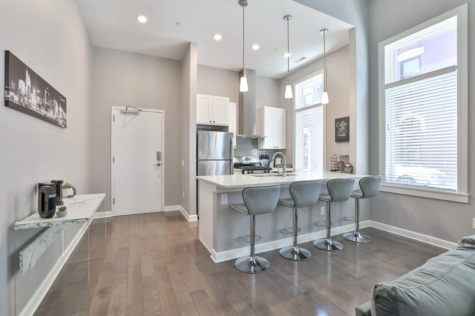 kitchen island w/ adjustable barstools