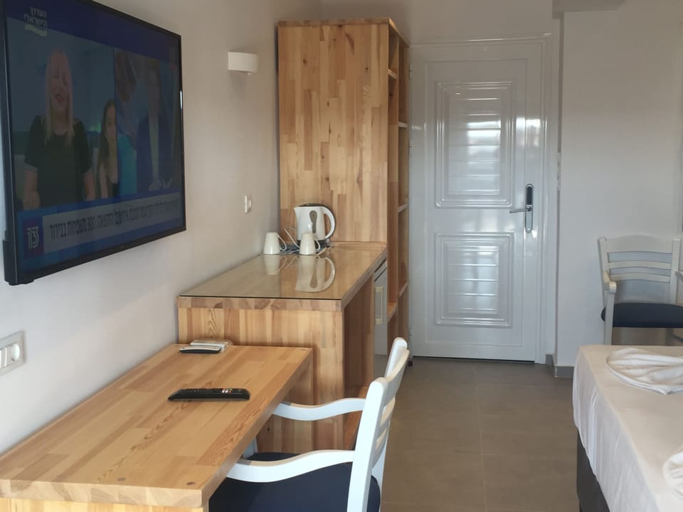 Superior Double Room, 1 King Bed, Balcony, City View | Hypo-allergenic bedding available, blackout drapes